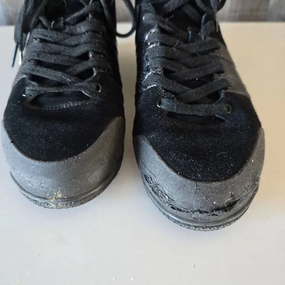 Gucci Black Suede Sneakers 39 8.5 FLAWED Designer Luxury Minimalist Luxe Casual